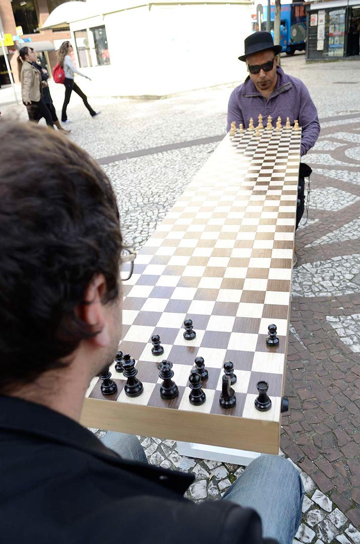 Jogadores Jogam Xadrez Em Um Tabuleiro De Xadrez Com Peças De Xadrez Em Um  Torneio Foto de Stock - Imagem de xadrez, rainha: 272933682